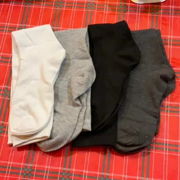 NWOT women’s knee length socks, set of 4. - Picture 2 of 5